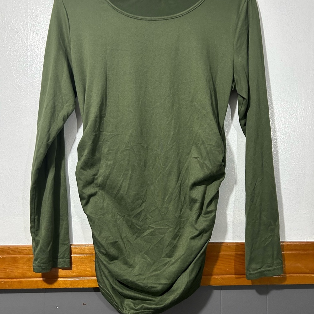 Women’s Long Sleeve Scoop Neck Top in Olive Green